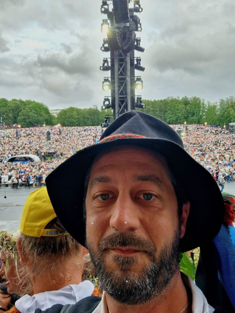 Adam Cullen rahva seas Eestis, kultuur ja kogukond, Eesti laulupidi