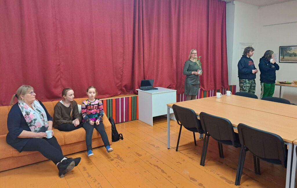 Kogukonna kohtumisõhtu Haapsalus kunstisündmusel osalejate aruteluga