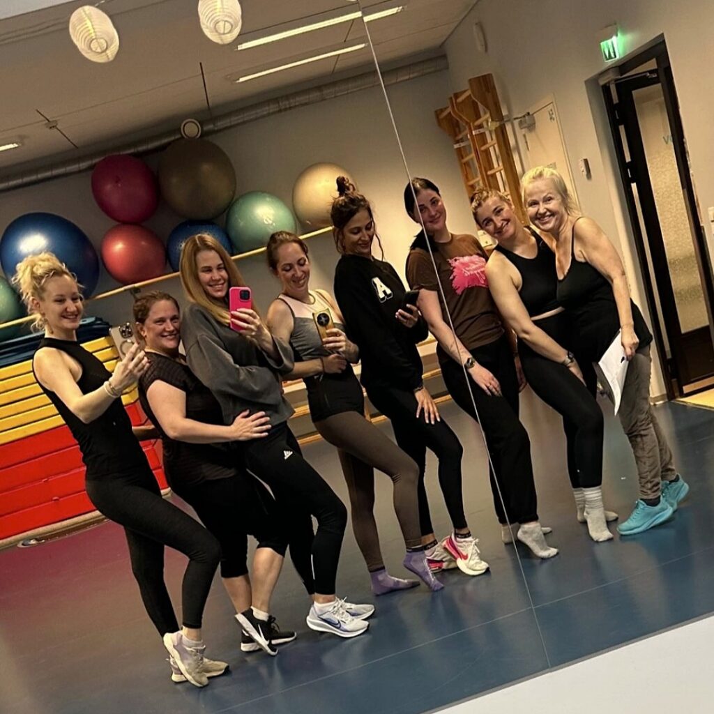 Pilatese treening Mila Zaporozhetsi juhendamisel Haapsalus, tasuta liikumistunnid kogukonna lõimumise toetamiseks