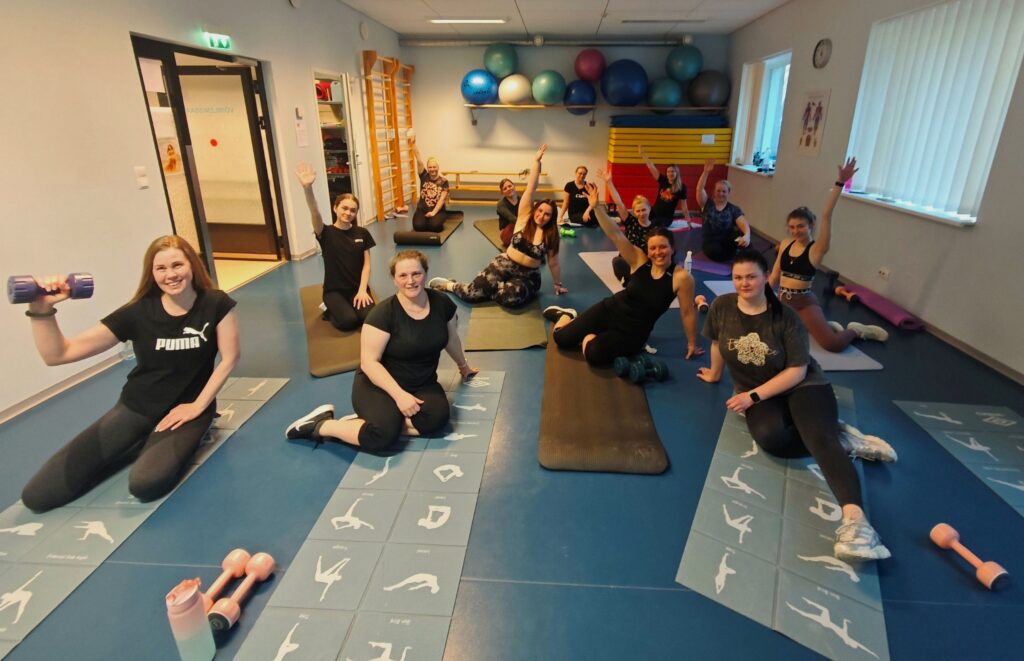 Grupitreening ja pilatese tund Haapsalus, lõimumise ja kohanemise tugiprojekti tasuta liikumistegevus