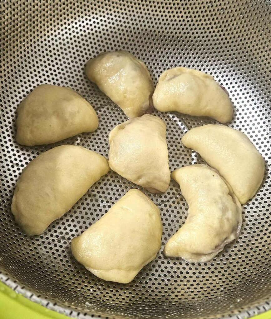 Vareenikute valmistamise töötuba. Lõimumise ja kohanemise tugi projekt tutvustab töötubades Ukraina rahvustoitu