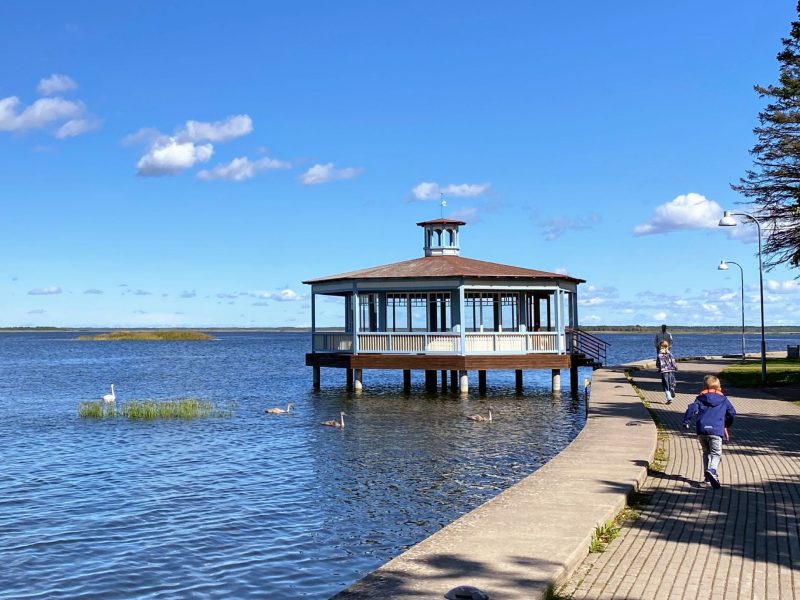 Lõimumise-ja-kohanemise-tugi-Haapsalus-promenaad-marina-karpistsenko Foto: Marina Karpistsenko. Lõimumise ja kohanemise tugi Haapsalus - integreeru kohalikku ellu lihtsalt ja kiirelt